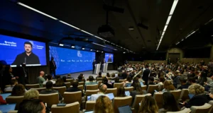 Зеленський прокоментував роль ‘цапа-відбувайла’ у проблемах США "Це-моя-відповідь"-–-Зеленський-посмішкою-відповів-на-запитання-щодо-ролі-"цапа-відбувайла"-для-Трампа