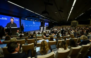 Зеленський прокоментував роль ‘цапа-відбувайла’ у проблемах США "Це-моя-відповідь"-–-Зеленський-посмішкою-відповів-на-запитання-щодо-ролі-"цапа-відбувайла"-для-Трампа