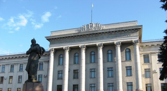 Волиньрада передала Луцькраді корпуси університету і тубдиспансер під госпіталь Волиньрада-передала-Луцькраді-корпуси-університету-і-тубдиспансер-під-госпіталь