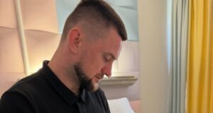 Репер-військовий Yarmak похрестив новонародженого сина: фото з таїнства і хто з зірок став кумом Репер-військовий-yarmak-похрестив-новонародженого-сина:-фото-з таїнства-і хто-з зірок-став-кумом