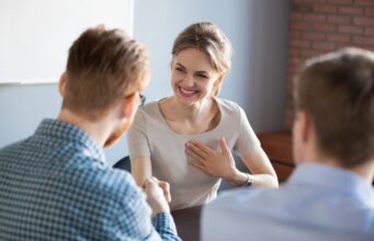 Ці 9 фраз викривають людей з великим інтелектом, але вузьким мисленням Ці-9-фраз-викривають-людей-з-великим-інтелектом,-але-вузьким-мисленням