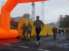 У Чернівцях встановили рекорд України після забігу військових однієї бригади У Чернівцях встановили рекорд України після забігу військових однієї бригади