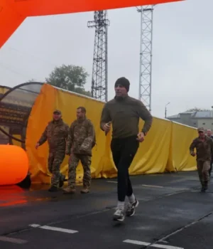 1080_600_1792252705_8523_2.webp У Чернівцях встановили рекорд України після забігу військових однієї бригади