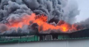 Через атаку РФ на Волині виникла пожежа на підприємстві (оновлюється) Через-атаку-РФ-на-Волині-виникла-пожежа-на-підприємстві-(оновлюється)