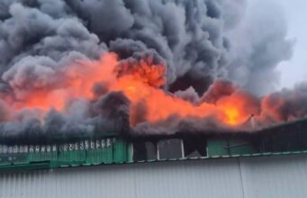 Через атаку РФ на Волині виникла пожежа на підприємстві (оновлюється) Через-атаку-РФ-на-Волині-виникла-пожежа-на-підприємстві-(оновлюється)