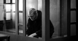 Суд у Санкт-Петербурзі розглядає справу лікаря Михайла Фетисова, звинуваченого в антивоєнній пропаганді У-Росії-судять-лікаря-за-цитування-Дениса-Казанського