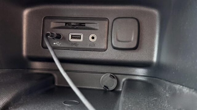 USB-порт в автомобілі простоює даремно: ось як використати його з користю usb-порт-в-автомобілі-простоює-даремно:-ось-як-використати-його-з-користю