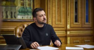 Україна прискорює виробництво автоматизованих роботизованих турелей зі штучним інтелектом Турелі дуже добре знищують “Шахеди”, будуть нові замовлення, – Зеленський