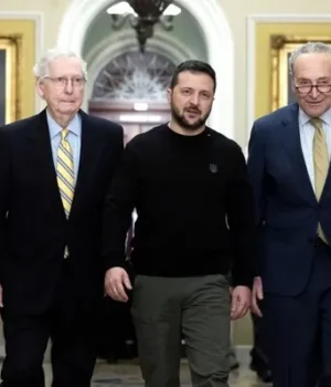 Зеленський закликав сенаторів США тиснути на Трампа щодо зброї та розвідданих для України, — Axios