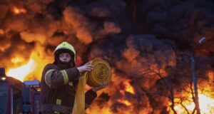 Російська атака на об’єкт “Газмереж” в Дніпропетровщині: пошкодження без жертв Дрон ударив по об’єкту “Газмереж” на Дніпропетровщині, є пошкодження