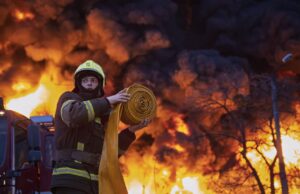 Російська атака на об’єкт “Газмереж” в Дніпропетровщині: пошкодження без жертв Дрон ударив по об’єкту “Газмереж” на Дніпропетровщині, є пошкодження