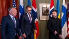 Зустріч Зеленського з Віткоффом: Україна готова до діалогу з Росією Зеленський-з-європейцями-зустрілись-з-Віткоффом.-Що-він-завтра-повезе-Путіну