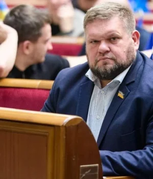 ВАКС оштрафував Слугу народу Андрія Клочка за неявку на суд