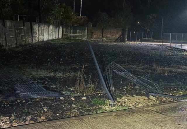 У Луцьку п’яний водій вантажівки наїхав на огорожу і втік. ФОТО У-Луцьку-п’яний-водій-вантажівки-наїхав-на-огорожу-і-втік.-ФОТО
