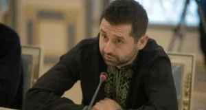 ЦПК вимагає перевірити можливу причетність Арахамії до справи про конверти ЦПК вимагає перевірити можливу причетність Арахамії до справи про конверти