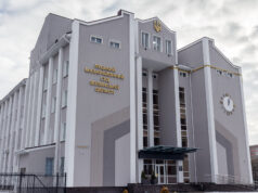Волинський поліцейський, якого затримали з 14 тис. доларів за переправлення військовозобов’язаного за кордон, відбувся іспитовим... Волинський-поліцейський,-якого-затримали-з-14-тис-доларів-за-переправлення-військовозобов’язаного-за-кордон,-відбувся-іспитовим.