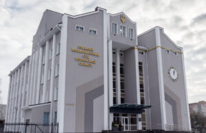 Волинський поліцейський, якого затримали з 14 тис. доларів за переправлення військовозобов’язаного за кордон, відбувся іспитовим... Волинський-поліцейський,-якого-затримали-з-14-тис-доларів-за-переправлення-військовозобов’язаного-за-кордон,-відбувся-іспитовим.