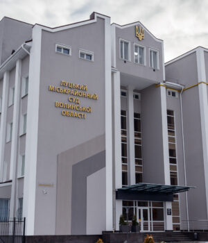 Волинський-поліцейський,-якого-затримали-з-14-тис-доларів-за-переправлення-військовозобов’язаного-за-кордон,-відбувся-іспитовим. Волинський-поліцейський,-якого-затримали-з-14-тис-доларів-за-переправлення-військовозобов’язаного-за-кордон,-відбувся-іспитовим.