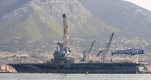 У Франції над авіаносцем “Шарль де Голль” помітили чужі дрони У-Франції-над-авіаносцем-“Шарль-де-Голль”-помітили-чужі-дрони
