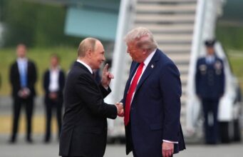 Трамп рятує економіку Росії: експерт пояснив, що стоїть за “дизельною угодою” Трамп-рятує-економіку-Росії:-експерт-пояснив,-що-стоїть-за-“дизельною-угодою”