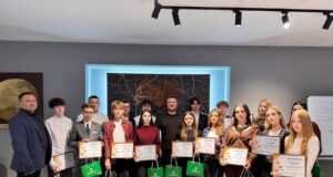 Міський голова Нововолинська вручив стипендії обдарованим школярам 16-учнів-Нововолинської-громади-отримуватимуть-стипендію-міського-голови