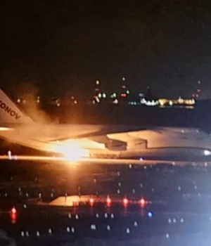 Український-літак-Ан-124-"Руслан"-загорівся-під-час-посадки-в-Японії Український-літак-Ан-124-"Руслан"-загорівся-під-час-посадки-в-Японії