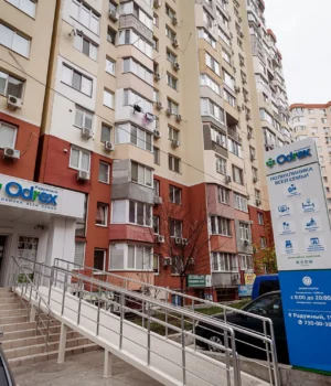 Два-тижні-без-судових-засідань:-хто-і-чому-гальмує-розгляд-справи-про-медичну-недбалість-лікарів.