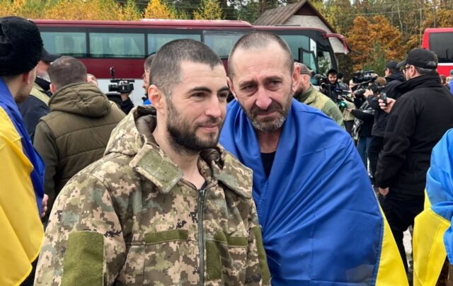 Третій етап обміну військовополоненими: 270 воїнів Сил оборони повернулися додому Лубінець назвав обмін “історичним”: вдалось повернути найбільше засуджених