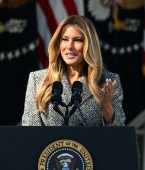 Дипломатія-першої-леді-США-проти-окупації:-як-Меланія-Трамп-домоглася-порятунку-цивільних-з-Олешок Дипломатія-першої-леді-США-проти-окупації:-як-Меланія-Трамп-домоглася-порятунку-цивільних-з-Олешок