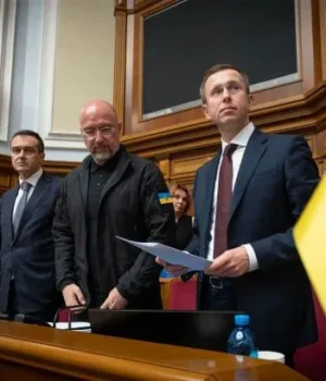 sergiy_shmigal_denis_chentsov_vsevolod_berezhna_tetyana_facebook_com_kabminua_7e45dac6adc0dc26daf4.webp Громади можуть залишитися без грошей на ліки, зарплати та опалення