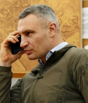 Кличко-про-світло-вдома,-«зрежисовані»-протести-та-хто-винен-у-малій-кількості-укриттів