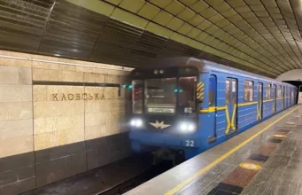 Відновлення руху метро на ‘зеленій’ лінії в Києві У-Києві-відновили-рух-метро-на-"зеленій"-гілці