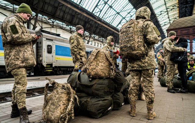 Президент України ініціює продовження воєнного стану та мобілізації на 90 днів Воєнний стан та мобілізацію в Україні знову продовжать: яка нова дата