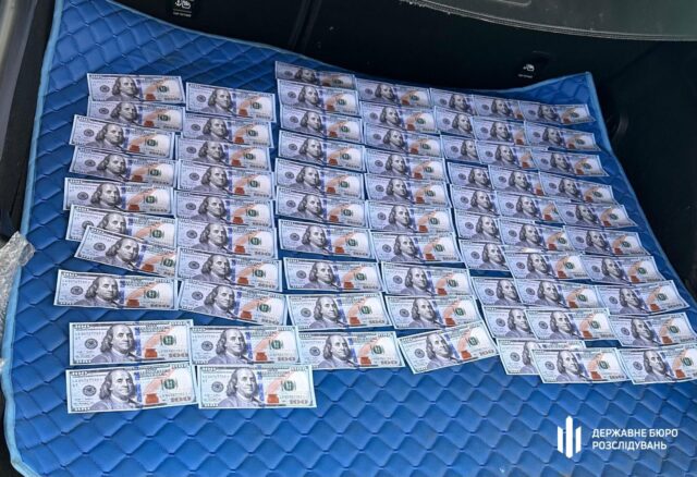У Луцьку судили військового, який за 5000 доларів обіцяв зняти чоловіка з розшуку У-Луцьку-судили-військового,-який-за-5000-доларів-обіцяв-зняти-чоловіка-з-розшуку
