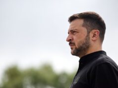 Зеленський про можливі сценарії зупинки атак на російські НПЗ Зеленський запропонував США три варіанти для зупинення ударів по російських НПЗ