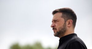 Зеленський про можливі сценарії зупинки атак на російські НПЗ Зеленський запропонував США три варіанти для зупинення ударів по російських НПЗ