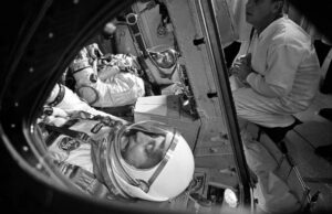Астронавти NASA таємно взяли бутерброд в космос: вибухнув скандал Астронавти-nasa-таємно-взяли-бутерброд-в-космос:-вибухнув-скандал