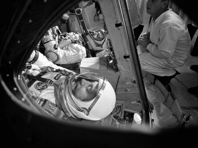 Астронавти NASA таємно взяли бутерброд в космос: вибухнув скандал Астронавти-nasa-таємно-взяли-бутерброд-в-космос:-вибухнув-скандал