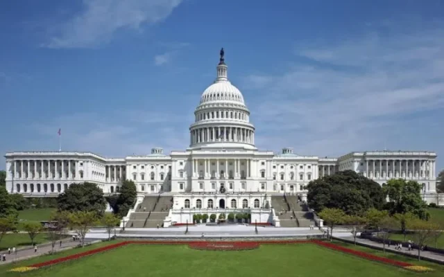 Демократи США ініціюють розслідування імпорту російського дизеля Демократи-планують-розслідування-дизельної-угоди-Трампа-–-axios