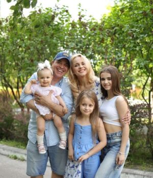 Чоловік-Лілії-Ребрик-зробив-зачіску-8-річній-донці-та розчулив-шанувальників