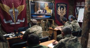 В Україні відзначили 27-й Радіодиктант національної єдності під час повітряної тривоги Радіодиктант-під-обстрілами.-Українська-мова-проти-тези-Путіна-про-«один-народ»
