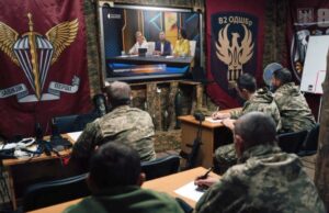 В Україні відзначили 27-й Радіодиктант національної єдності під час повітряної тривоги Радіодиктант-під-обстрілами.-Українська-мова-проти-тези-Путіна-про-«один-народ»