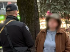 В Івано-Франківську жінка підпалила прапор України В Івано-Франківську жінка підпалила прапор України