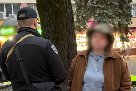 В Івано-Франківську жінка підпалила прапор України В Івано-Франківську жінка підпалила прапор України