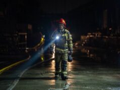 Удар Росії по багатоповерхівці у Харкові: постраждалі та заблоковані люди Росія ударила по висотці у Харкові, у будинку заблоковані люди