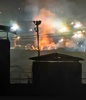 У-російському-липецьку-пролунали-вибухи-та-спалахнула-масштабна-пожежа-поблизу-металургійного-комбінату У-російському-липецьку-пролунали-вибухи-та-спалахнула-масштабна-пожежа-поблизу-металургійного-комбінату