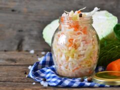 Квашена капуста виходить смачною та хрусткою, як на ринку: що я кладу прямо у відро Квашена-капуста-виходить-смачною-та-хрусткою,-як-на-ринку:-що-я-кладу-прямо-у-відро