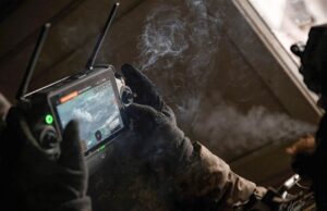 Унікальна операція з евакуації загиблого воїна ЗСУ на околицях Вовчанська Унікальна операція під Вовчанськом: полонений росіянин виніс тіло загиблого воїна ЗСУ (відео)