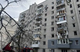 Росія вдарила по Кременчуку: зросла кількість поранених, деякі — у важкому стані Росія-вдарила-по Кременчуку:-зросла-кількість-поранених,-деякі —-у важкому-стані