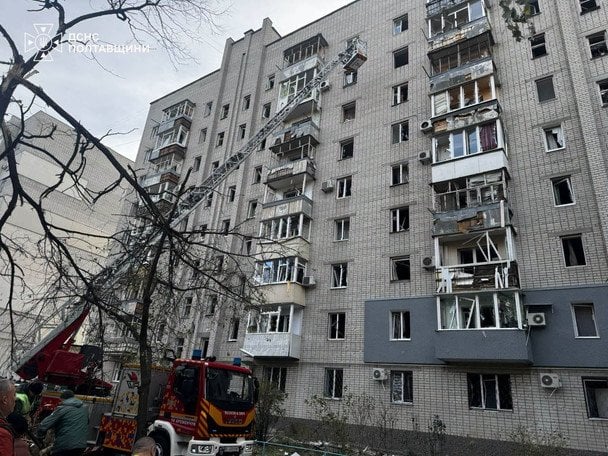 Росія вдарила по Кременчуку: зросла кількість поранених, деякі — у важкому стані Росія-вдарила-по Кременчуку:-зросла-кількість-поранених,-деякі —-у важкому-стані